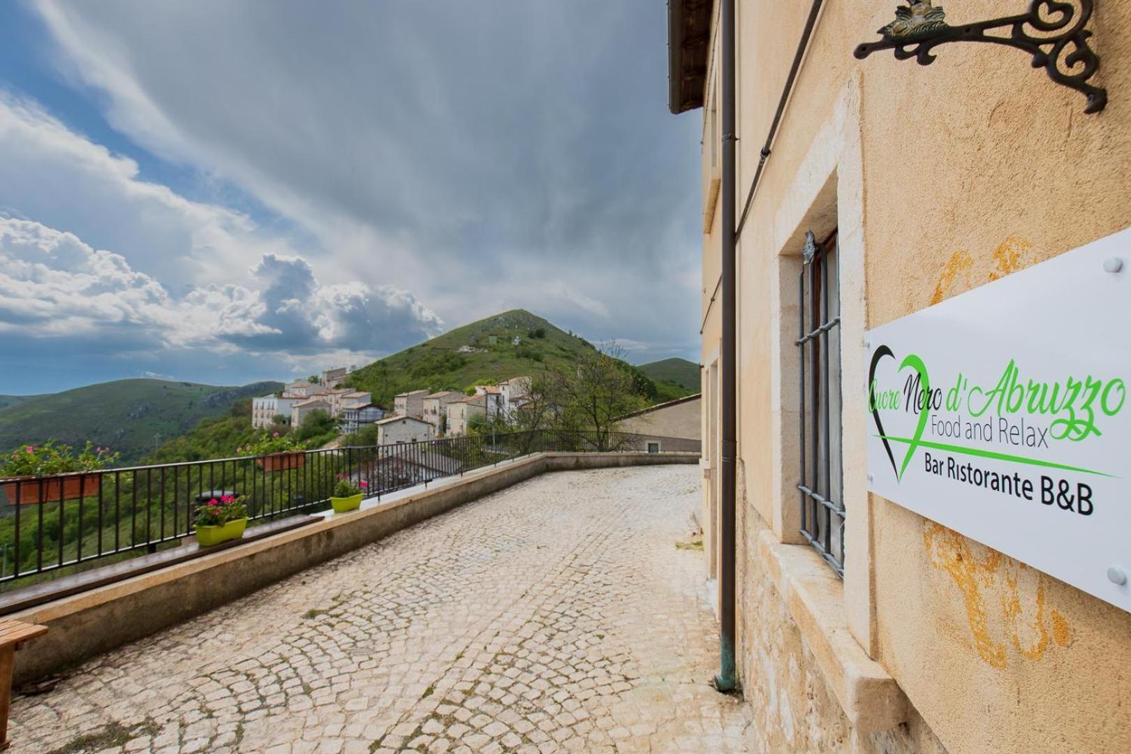 Cuore Nero Food And Relax Santo Stefano Di Sessanio Buitenkant foto
